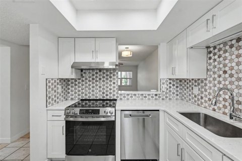Condominio en venta en Palm Harbor, Florida, 2 dormitorios, 83.61 m2 № 2167549 - foto 2