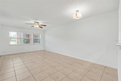 Condominio en venta en Palm Harbor, Florida, 2 dormitorios, 83.61 m2 № 2167549 - foto 11