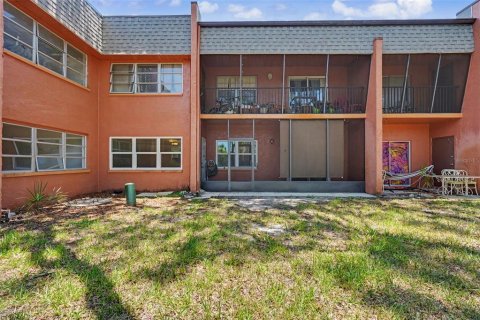 Condominio en venta en Palm Harbor, Florida, 2 dormitorios, 83.61 m2 № 2167549 - foto 21
