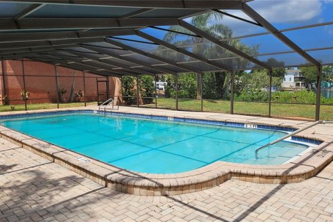 Condominio en venta en Palm Harbor, Florida, 2 dormitorios, 83.61 m2 № 2167549 - foto 25