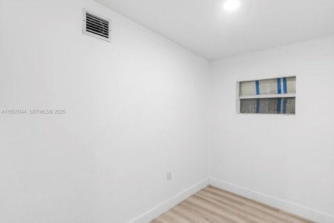 House in Miami, Florida 92.62 sq.m. № 1994898 - photo 7