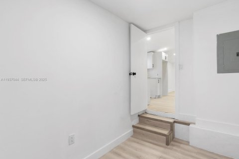 House in Miami, Florida 92.62 sq.m. № 1994898 - photo 8