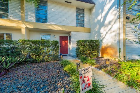 Townhouse in Hollywood, Florida 3 bedrooms, 123.56 sq.m. № 2031370 - photo 2