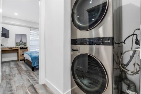 Townhouse in Hollywood, Florida 3 bedrooms, 123.56 sq.m. № 2031370 - photo 29