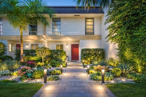 Townhouse in Hollywood, Florida 3 bedrooms, 123.56 sq.m. № 2031370