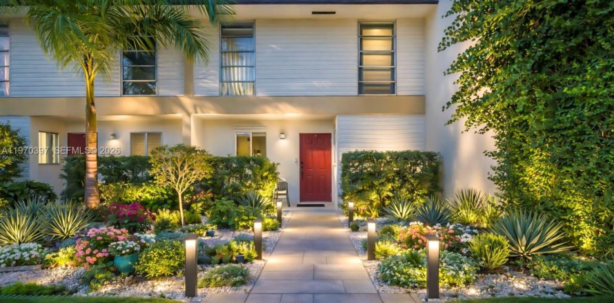 Townhouse in Hollywood, Florida 3 bedrooms, 123.56 sq.m. № 2031370