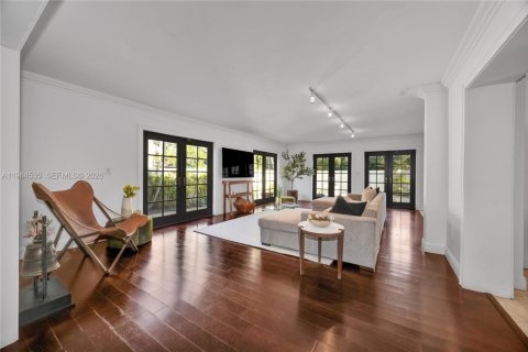 House in Miami, Florida 3 bedrooms, 270.62 sq.m. № 2030101 - photo 4