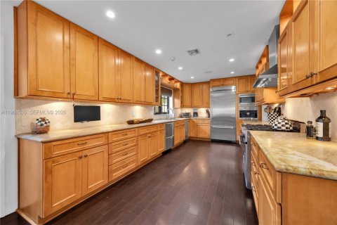 House in Miami, Florida 3 bedrooms, 270.62 sq.m. № 2030101 - photo 9
