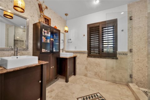 House in Miami, Florida 3 bedrooms, 270.62 sq.m. № 2030101 - photo 20