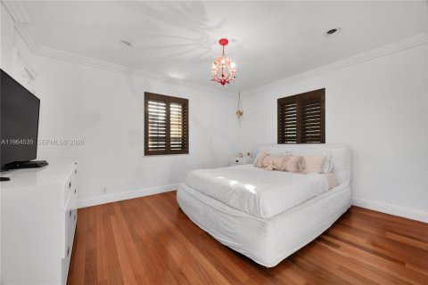 House in Miami, Florida 3 bedrooms, 270.62 sq.m. № 2030101 - photo 23