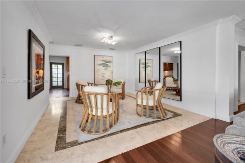House in Miami, Florida 3 bedrooms, 270.62 sq.m. № 2030101 - photo 7