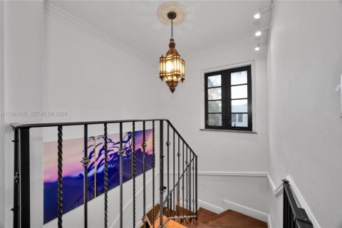 House in Miami, Florida 3 bedrooms, 270.62 sq.m. № 2030101 - photo 18