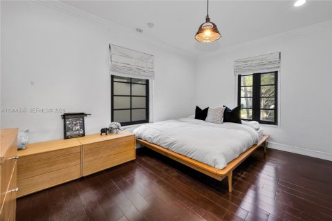 House in Miami, Florida 3 bedrooms, 270.62 sq.m. № 2030101 - photo 14