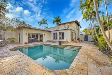 House in Miami, Florida 3 bedrooms, 270.62 sq.m. № 2030101 - photo 29