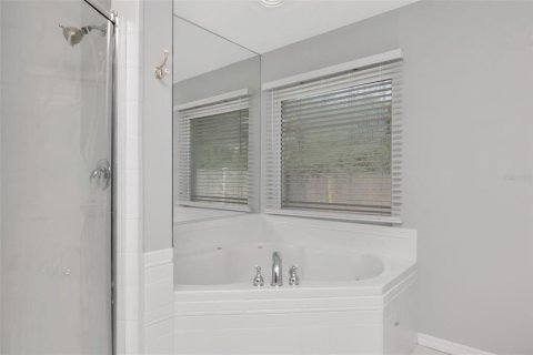 House in Tampa, Florida 4 bedrooms, 176.14 sq.m. № 1792353 - photo 18