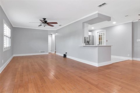 House in Tampa, Florida 4 bedrooms, 176.14 sq.m. № 1792353 - photo 4