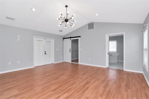 House in Tampa, Florida 4 bedrooms, 176.14 sq.m. № 1792353 - photo 14