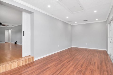 House in Tampa, Florida 4 bedrooms, 176.14 sq.m. № 1792353 - photo 11