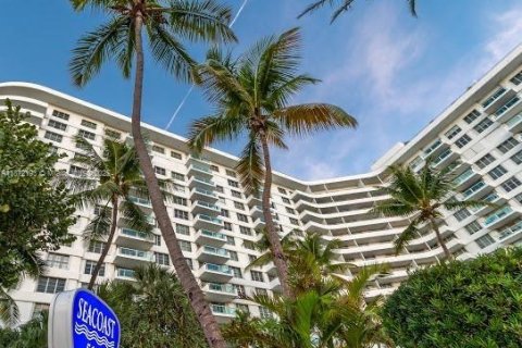 Снять в аренду кондоминиум в Майами-Бич, Флорида 2 спальни, 96.62м2, № 1923215 - фото 2