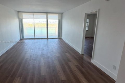 Снять в аренду кондоминиум в Майами-Бич, Флорида 2 спальни, 96.62м2, № 1923215 - фото 15