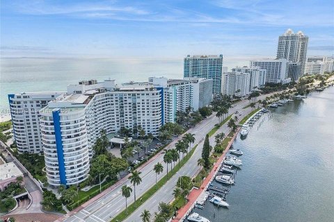 Снять в аренду кондоминиум в Майами-Бич, Флорида 2 спальни, 96.62м2, № 1923215 - фото 1