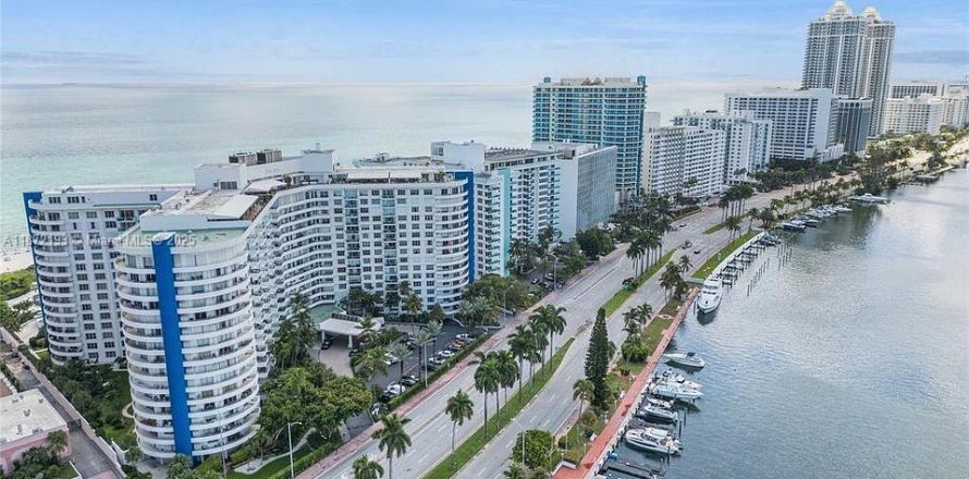 Кондоминиум с 2 спальнями в Майами-Бич, Флорида № 1923215