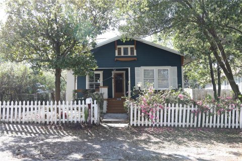 Commercial property in Tampa, Florida 6 bedrooms, 260.13 sq.m. № 2093786