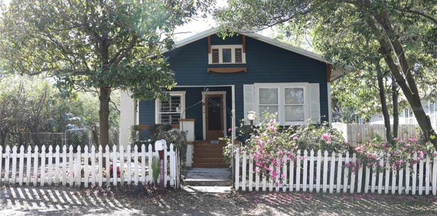 Commercial property in Tampa, Florida 6 bedrooms, 260.13 sq.m. № 2093786