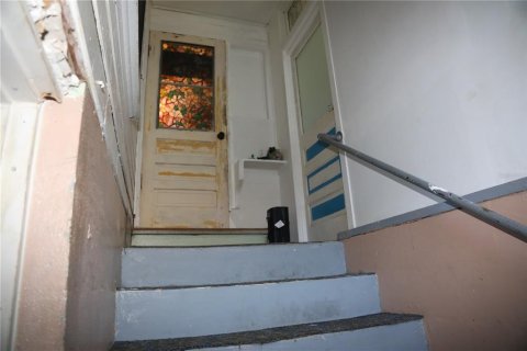Commercial property in Tampa, Florida 6 bedrooms, 260.13 sq.m. № 2093786 - photo 5