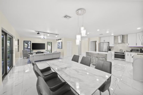 Villa ou maison à vendre à Fort Lauderdale, Floride: 4 chambres, 278.71 m2 № 2328885 - photo 16