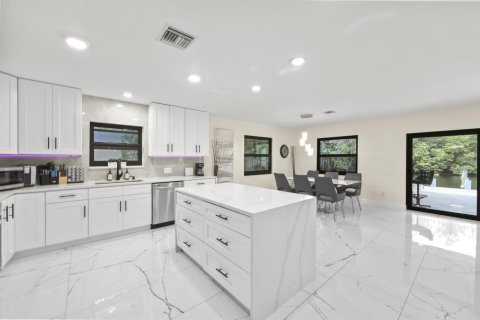 Villa ou maison à vendre à Fort Lauderdale, Floride: 4 chambres, 278.71 m2 № 2328885 - photo 10