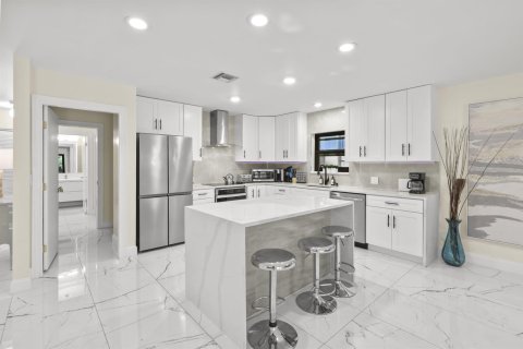 Villa ou maison à vendre à Fort Lauderdale, Floride: 4 chambres, 278.71 m2 № 2328885 - photo 17