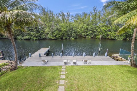 Villa ou maison à vendre à Fort Lauderdale, Floride: 4 chambres, 278.71 m2 № 2328885 - photo 3
