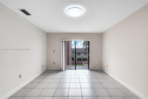 Condo in Miami, Florida, 2 bedrooms  № 1832435 - photo 8
