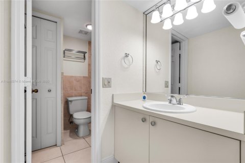 Condo in Miami, Florida, 2 bedrooms  № 1832435 - photo 21