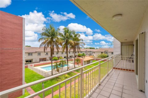 Condo in Miami, Florida, 2 bedrooms  № 1832435 - photo 12