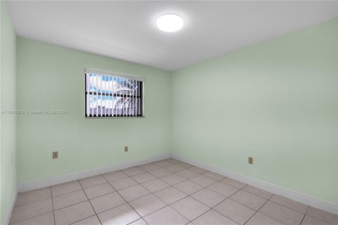 Condo in Miami, Florida, 2 bedrooms  № 1832435 - photo 16