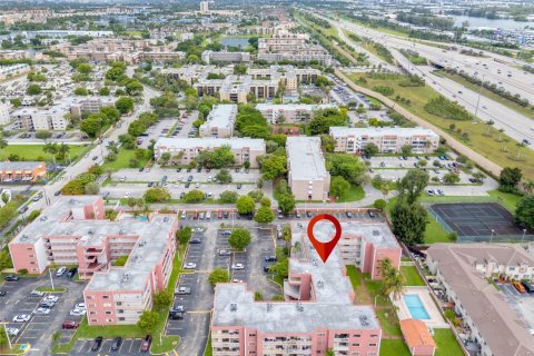 Condo in Miami, Florida, 2 bedrooms  № 1832435 - photo 27