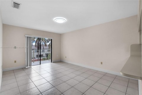 Condo in Miami, Florida, 2 bedrooms  № 1832435 - photo 7