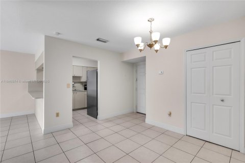 Condo in Miami, Florida, 2 bedrooms  № 1832435 - photo 3