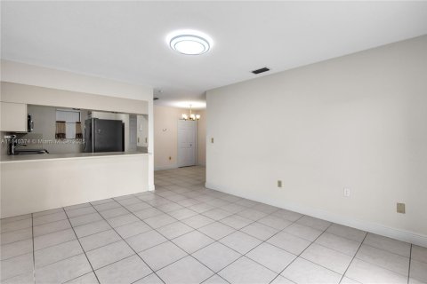 Condo in Miami, Florida, 2 bedrooms  № 1832435 - photo 14