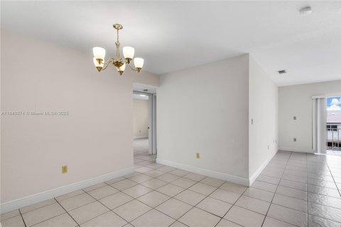 Condo in Miami, Florida, 2 bedrooms  № 1832435 - photo 4