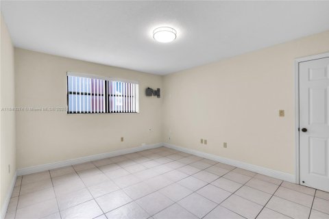 Condo in Miami, Florida, 2 bedrooms  № 1832435 - photo 20