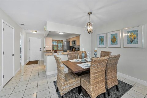 Condo in Tarpon Springs, Florida, 2 bedrooms  № 2395994 - photo 28