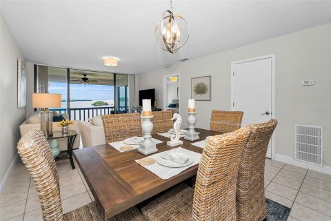 Condo in Tarpon Springs, Florida, 2 bedrooms  № 2395994 - photo 14