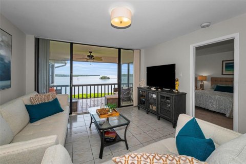 Condo in Tarpon Springs, Florida, 2 bedrooms  № 2395994 - photo 24