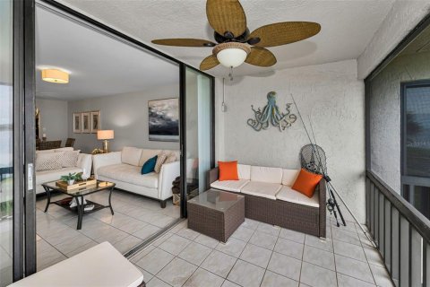 Condo in Tarpon Springs, Florida, 2 bedrooms  № 2395994 - photo 23
