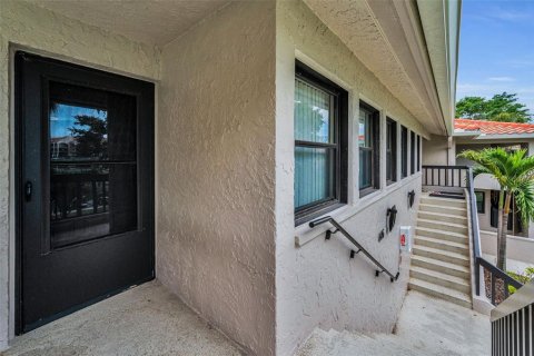 Condo in Tarpon Springs, Florida, 2 bedrooms  № 2395994 - photo 12