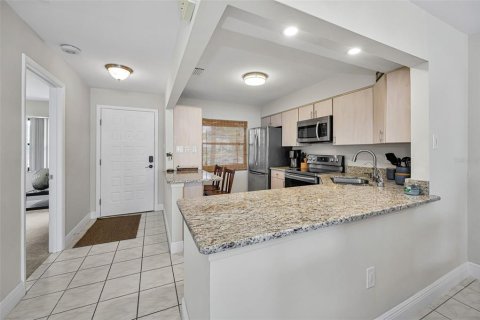 Condo in Tarpon Springs, Florida, 2 bedrooms  № 2395994 - photo 29