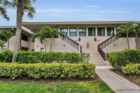 Condo in Tarpon Springs, Florida, 2 bedrooms  № 2395994 - photo 9